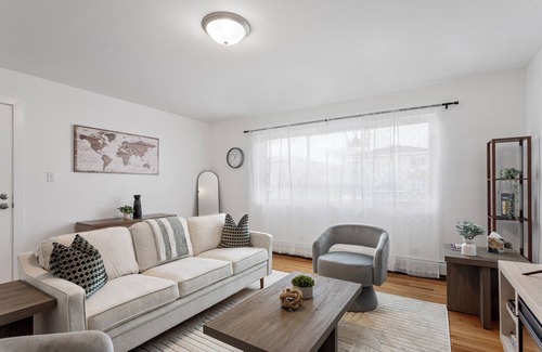 Des Plaines Apartamento | Stylish 2BR Near O'Hare, Modern & Easy Access