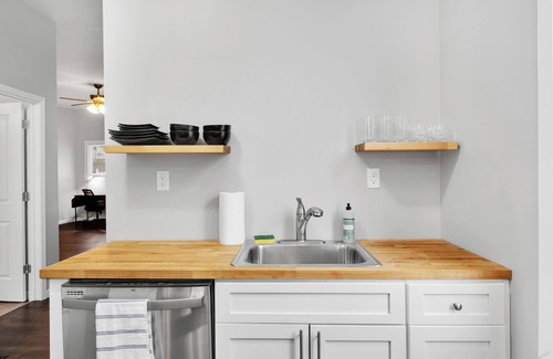 Mount Washington Casa | Stylish 2BR! Off-Street Parking!