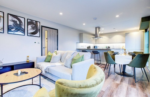 Cann Hall Apartamento | Stylish 2BR Penthouse | London Views & Privacy