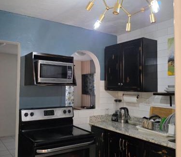 Constant Spring Apartamento | Stylish 2BR Prime Location Gated 24 7 Secure