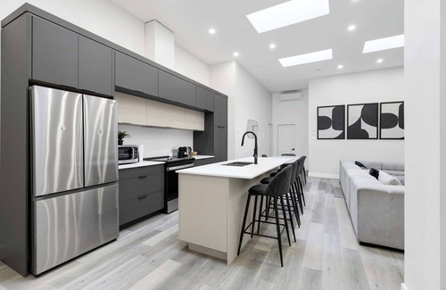 Griffintown Apartamento | Unreal 2 BDR in Heart of MTL With Shared Patio
