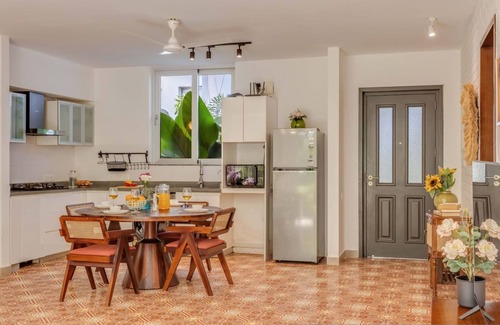 Reis Magos Apartamento | Stylish 2BR w Pool Near Candolim and Coco Beach