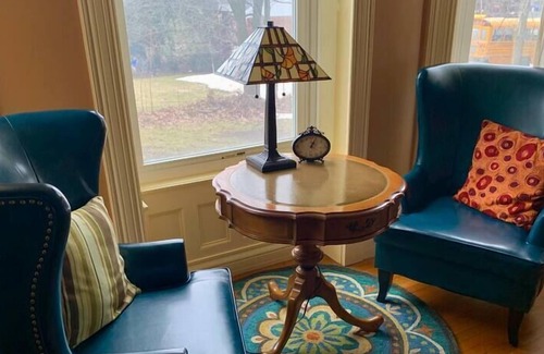 Pulaski Apartamento | Stylish 2BR, washer/dryer, walk to Salmon River!