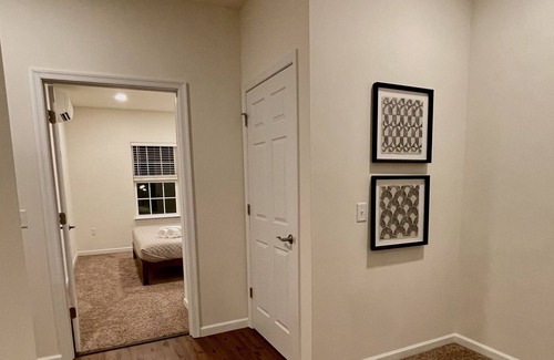 East York Apartamento | Stylish (2nd Floor) Market Street Apartment