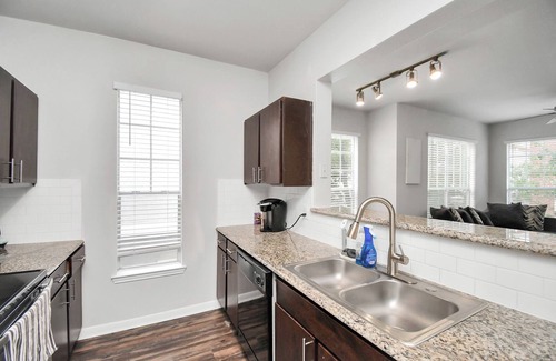 South Central Houston Apartamento | Stylish 3 Bd W/ Pool & Gym NRG Rodeo HTX Med Centr