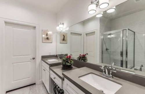 Northside Chalet De Esquí | Stylish 3 BDR House 5 miles to Downtown!