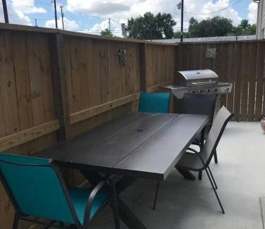 Northside Chalet De Esquí | Stylish 3 BDR House 5 miles to Downtown!