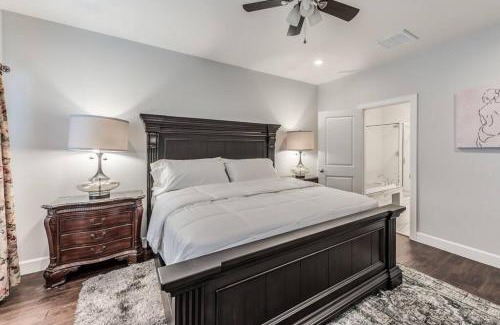 Northside Chalet De Esquí | Stylish 3 BDR House 5 miles to Downtown!