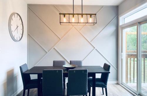 Kitchener Apartamento | Stylish 3 Bdrm house- king bed, Netflix, parking