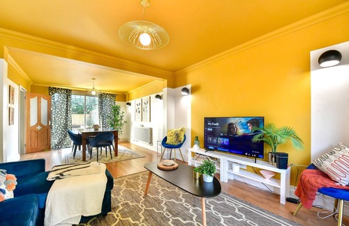 Roath Casa | Stylish 3 bed central home with parking!