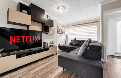 Cheetham Hill Casa | Stylish 3-Bed Close to MCR City Centre for 8 Guests