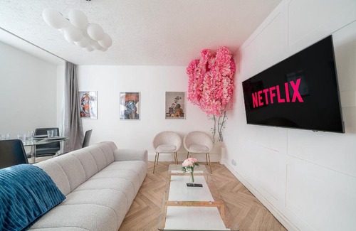 Lewisham Casa | Stylish 3 Bed Home with Gardens Fast Transport Links