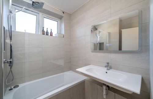 Lewisham Casa | Stylish 3 Bed Home with Gardens Fast Transport Links