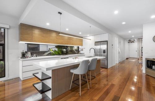 Thornbury Casa | Stylish 3-Bed Thornbury Stay with Outdoor Lounge