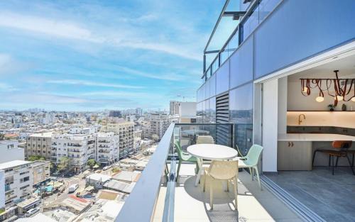 Tel Aviv Apartamento | Stylish 3 Bedroom Apartment With Balcony By Vacay