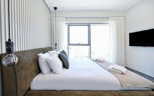 Tel Aviv Apartamento | Stylish 3 Bedroom Apartment With Balcony By Vacay