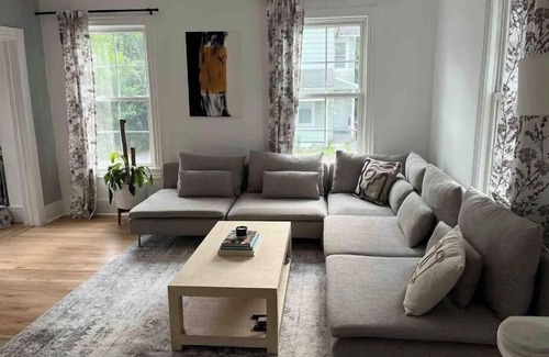 Warwick Casa | Stylish 3-Bedroom Home in the Village of Warwick