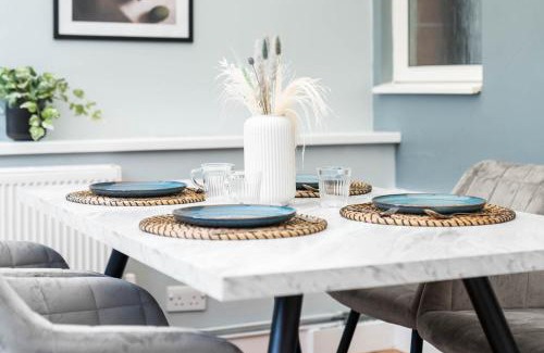 Sutton Coldfield Casa | Stylish 3 Bedroom House with Parking 73B - Top Rated - Netflix - Wifi - Smart TV
