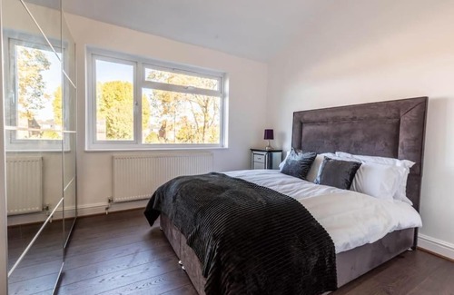 Streatham Hill Casa | Stylish 3 Bedroom House close to Streatham Hill station