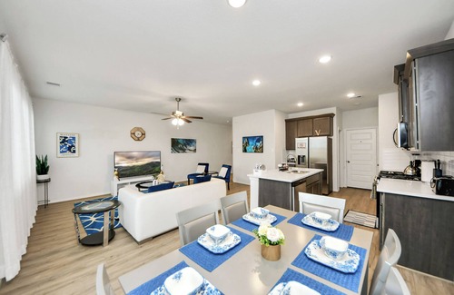 Katy Casa | Stylish 3 Bedroom Oasis Near Katy Mills