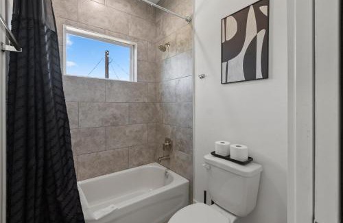 Northside Casa | Stylish 3 Bedroom Rental - Just Minutes from Dowtown Houston