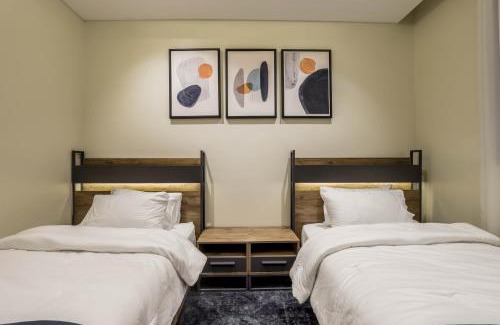 Qurtubah Apartamento | Stylish 3 Bedroom unit w Self Check In, Balcony and Luandary
