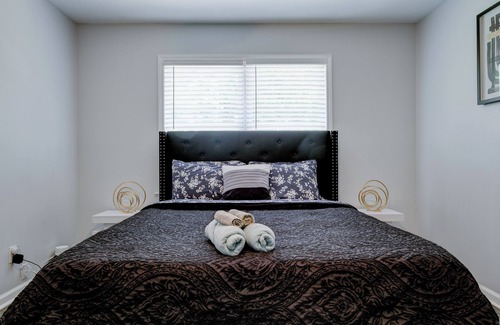 Fairburn Casa | Stylish 3-Bedroom with Patio and Room to Roam