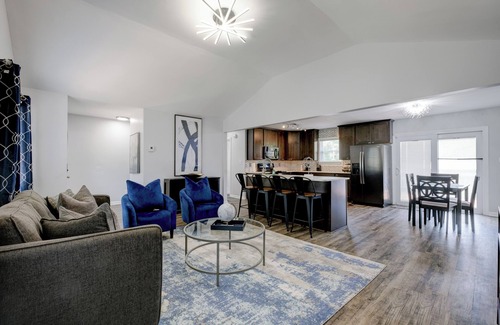 Fairburn Casa | Stylish 3-Bedroom with Patio and Room to Roam
