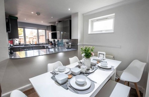 Streatham Hill Casa | Stylish 3 BR House close to Streatham Hill station