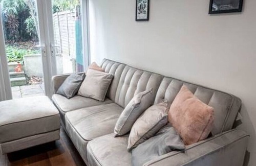 Streatham Hill Casa | Stylish 3 BR House close to Streatham Hill station