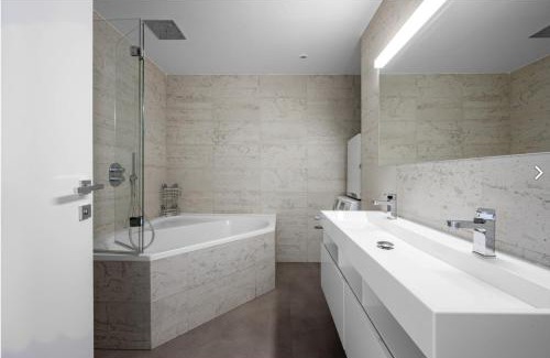 Prague 3 Apartamento | Stylish 3-Room Flat City Views