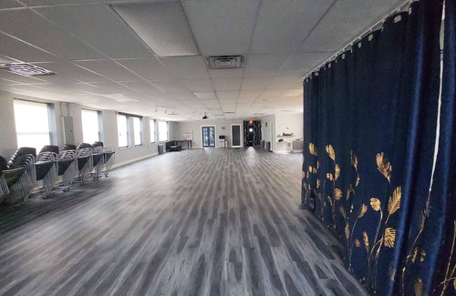 New Haven Cama Y Desayuno | Stylish 3000 Square-Feet Private Floor Luxury Oasis in a Commercial Space