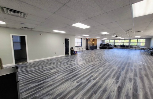 New Haven Cama Y Desayuno | Stylish 3000 Square-Feet Private Floor Luxury Oasis in a Commercial Space