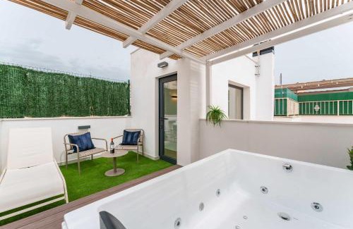 El Molinillo Casa | Stylish 3BD with Rooftop Jacuzzi - Las Artes