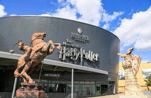 Watford Casa | Stylish 3Bed House with Garden, near Stations, London & Harry Potter studios, great for families and contractors