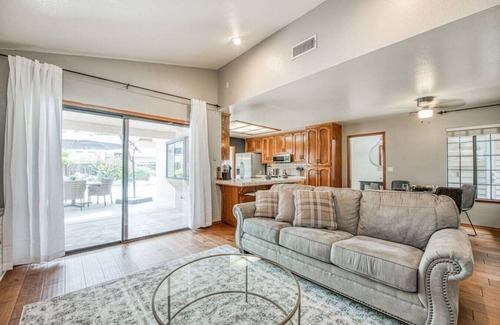 Raisin Casa | Stylish 3BR/2BA with Pool
