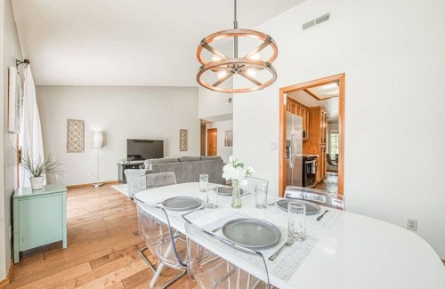 Raisin Casa | Stylish 3BR/2BA with Pool