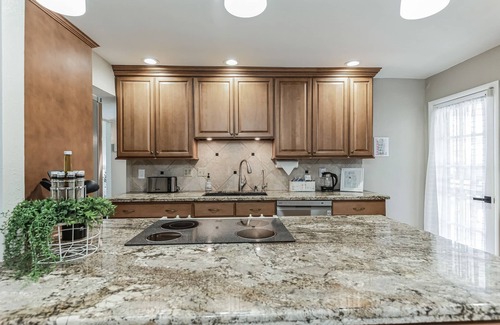 Scottsdale Estates Ten Casa | Stylish 3BR/3BA Retreat w/ Private Spa, 2miles to Old Town