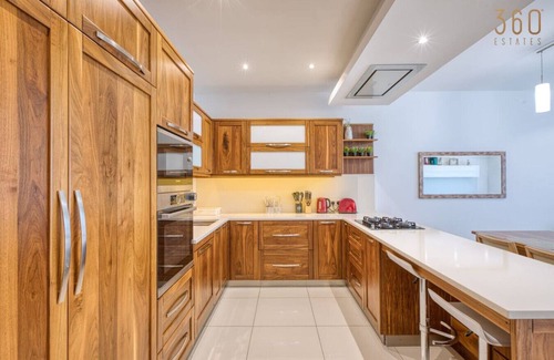 Marsaxlokk Apartamento | Stylish 3BR Apt in Marsaxlokk with Private Terrace