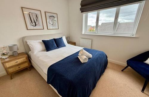 Canton Casa | Stylish 3BR Cardiff Home Balcony, Garden, Free Parking and EV Charging