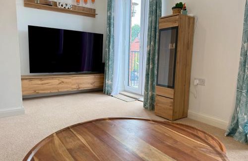 Canton Casa | Stylish 3BR Cardiff Home Balcony, Garden, Free Parking and EV Charging