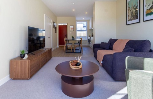 Christchurch City Centre Apartamento | Stylish 3BR Escape Parking & Modern Living