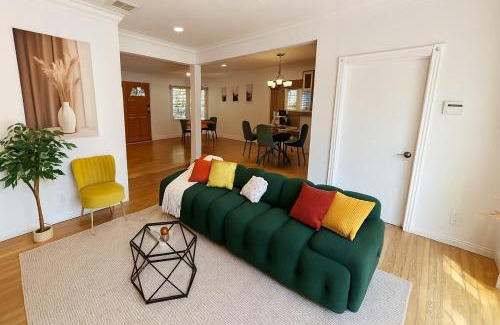 Reseda Casa | Stylish 3BR Getaway plus Pool