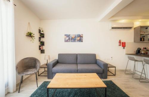 Xewkija Apartamento | Stylish 3BR Gozo Escape with Wifi & Homey Touches!