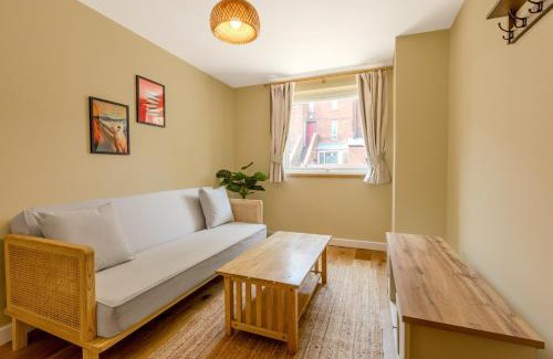 Ferndale Casa | Stylish 3BR Home by Clapham Common with Parking