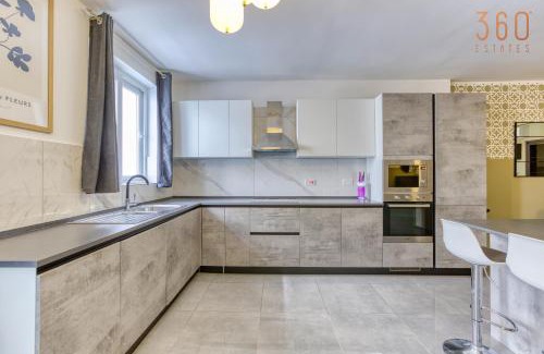 St. Julian's Apartamento | Stylish 3BR home in the centre of St Julian with Wifi by 360 Estates