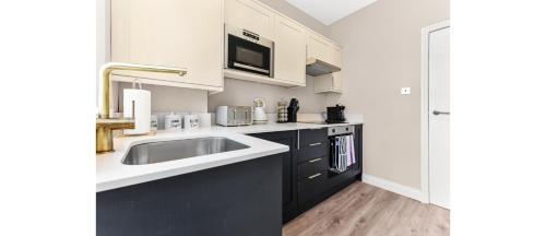 Tottenham Apartamento | Stylish 3BR Home with Garden Sleeps 6
