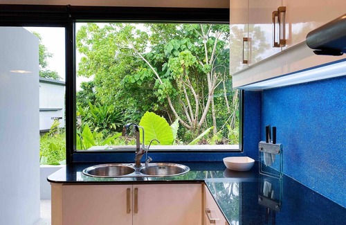 Sa Khu Casa | Elegante villa de 3 dormitorios con piscina a pie de la hermosa playa de NaiYang
