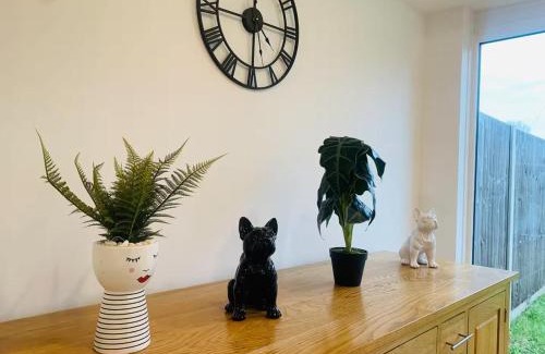 Caversham Casa | Stylish 3BR Retreat Family & Business Parking