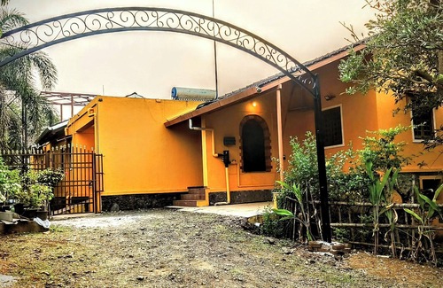 Karjat Cabaña | Stylish 3BR Riverside Family/Pet Friendly Cottage with Pool & Treehouse - Karjat
